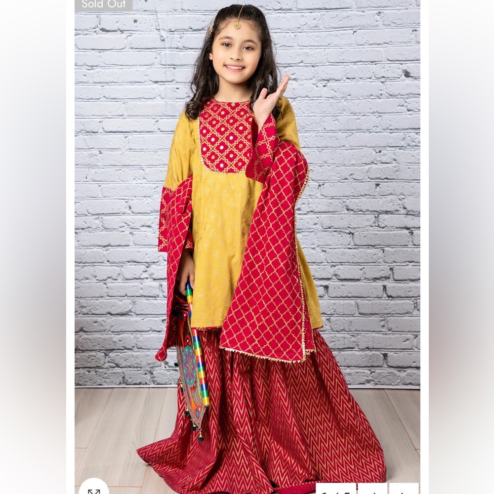 Kids size 4-5 gharara kameez set New with tags